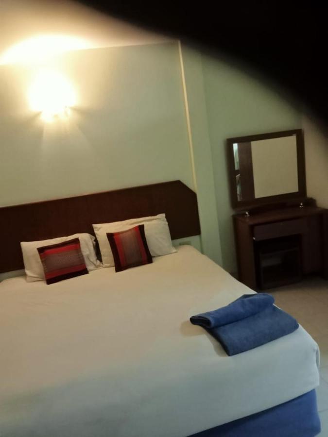 Kingfisher House And Bar Guest house *